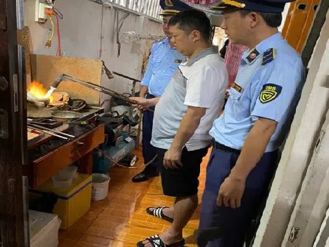 An Giang: Giám sát tiêu hủy trang sức giả mạo nhãn hiệu trị giá gần 200 triệu đồng