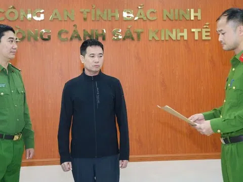 Khởi tố, bắt tạm giam chủ cơ sở pha axit acetic với nước làm 'giấm trắng 100% tự nhiên'