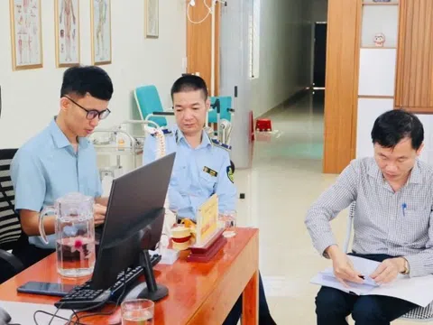 Quyết liệt đấu tranh với hàng giả, nhất là thuốc, thực phẩm chức năng