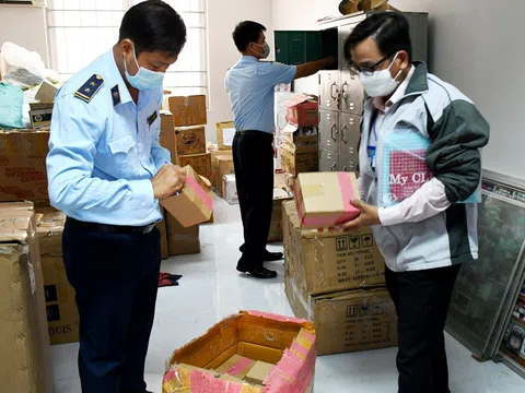 Thủ tướng yêu cầu Bộ Tài chính phối hợp Bộ Công Thương, địa phương tăng cường chống buôn lậu, gian lận thương mại