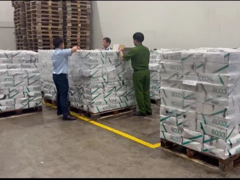 Phát hiện 11,9 tấn thực phẩm đông lạnh có dấu hiệu là hàng hóa nhập lậu trên địa bàn TP.Hà Nội