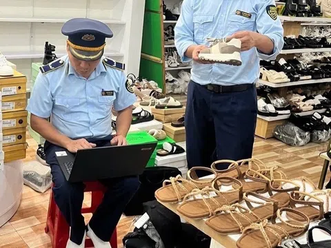 Quảng Trị: Thu giữ hàng trăm sản phẩm thời trang vi phạm trong hoạt động thương mại điện tử