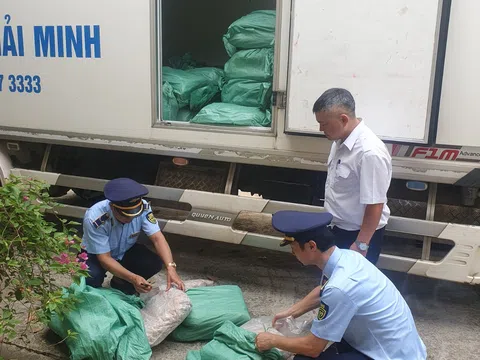 Lạng Sơn: Kiểm tra, bắt giữ 4 tấn chân gà không rõ nguồn gốc xuất xứ đang trên đường đi tiêu thụ
