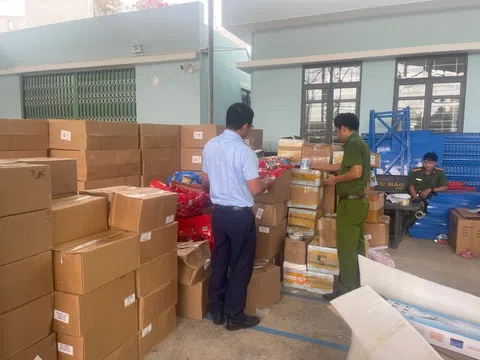 Phú Yên: Tạm giữ gần 3 tấn sữa bột, thực phẩm chức năng, bánh kẹo, máy tính các loại không có hóa đơn chứng từ kèm theo