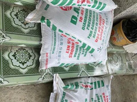 Đồng Tháp: Phát hiện 02 tấn phân bón giả mạo bao bì và vi phạm nhãn hàng hóa