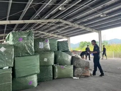 Bắt giữ 4 container hàng giả thương hiệu Louis Vuitton, Rolex, Chanel