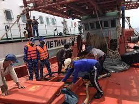 Cảnh sát biển liên tiếp bắt tàu vận chuyển dầu DO trái phép trên vùng biển Tây Nam