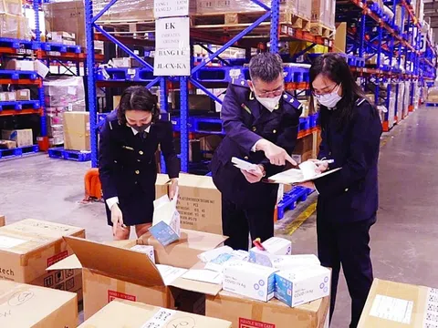 Hải quan tăng cường đầu tranh chống buôn lậu thiết bị y tế phòng chống dịch và thuốc điều trị Covid-19