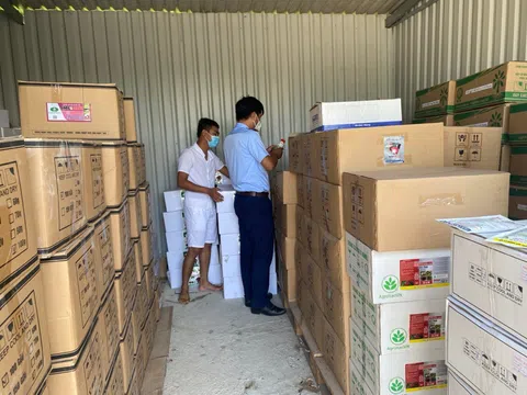 Tạm giữ lô hàng thuốc bảo vệ thực vật có dấu hiệu hàng giả tại Tiền Giang