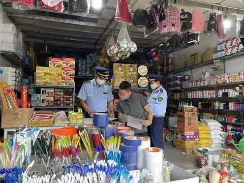 Cục QLTT Lai Châu: Đội 5 triển khai thực hiện ký cam kết với 70 hộ kinh doanh trên địa bàn